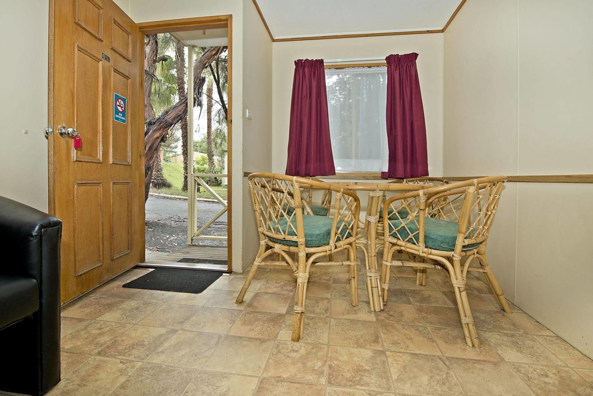 Acclaim Pine Grove Holiday Park Esperance Exterior photo