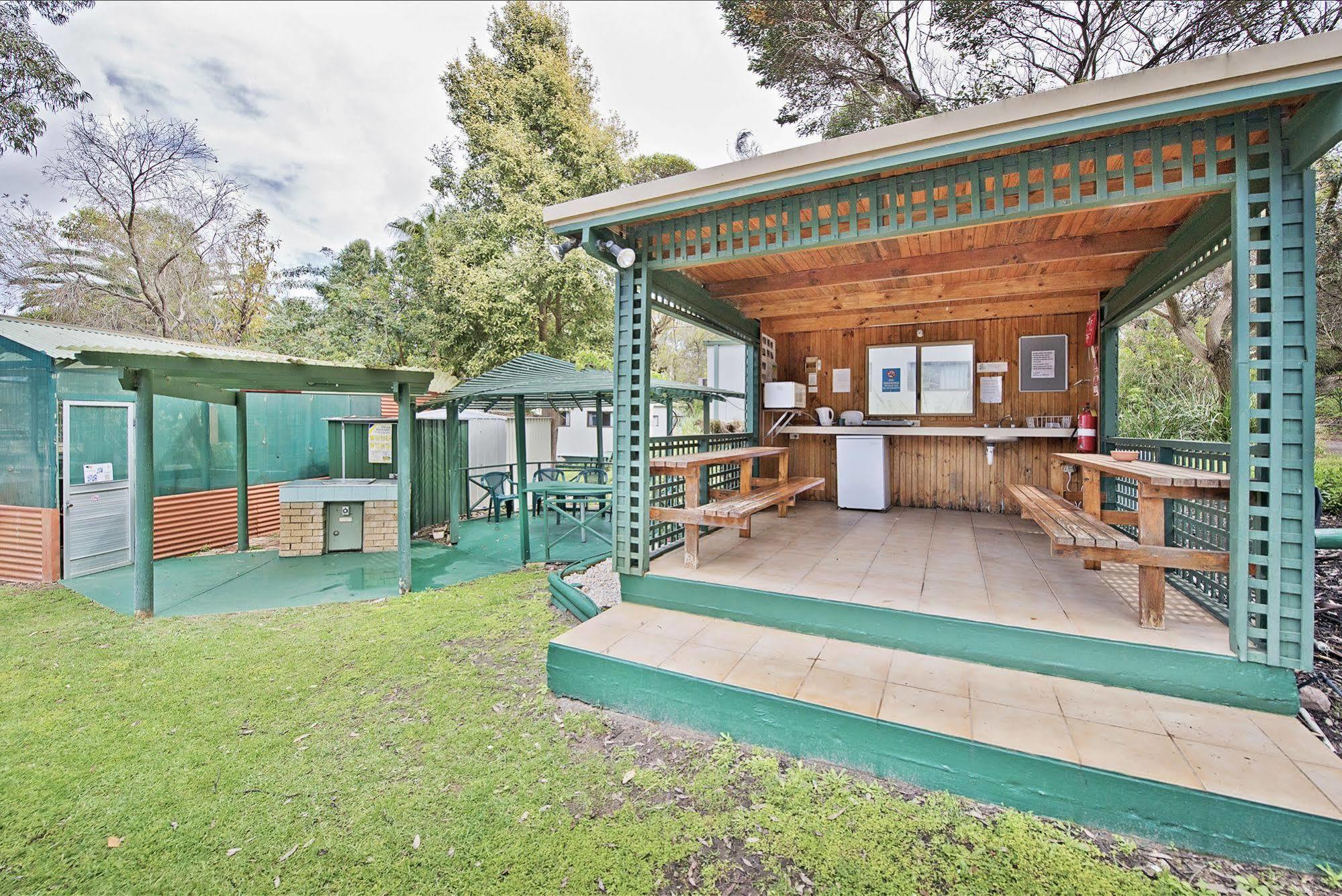 Acclaim Pine Grove Holiday Park Esperance Exterior photo
