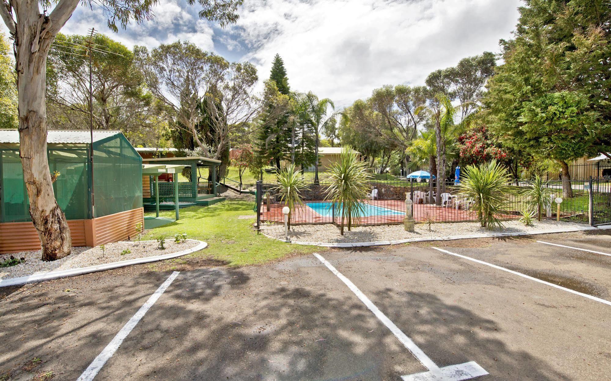 Acclaim Pine Grove Holiday Park Esperance Exterior photo